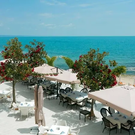 Seafront 2-bedroom With Pools And Direct Access La Apartment